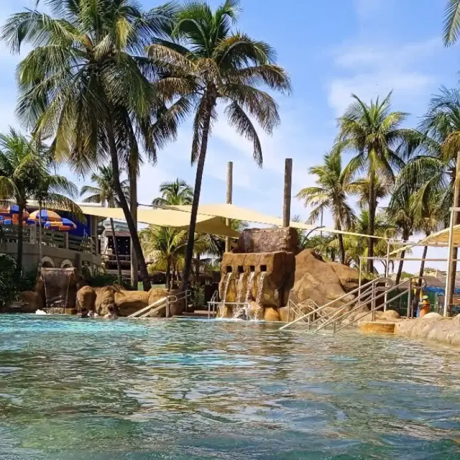 Piscina de Pedras atração para relaxar no Thermas dos Laranjais